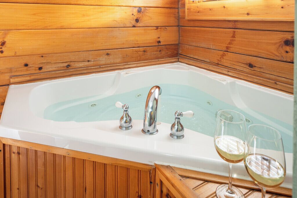 Shower, jetted bath, hair dryer, towels