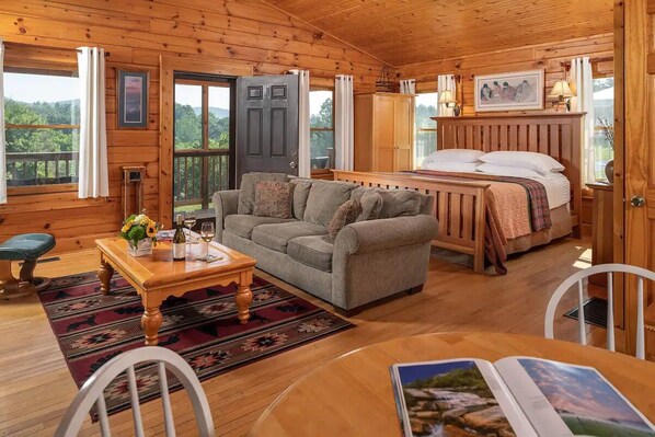 1 bedroom - Cozy One-Story Retreat with Modern Comforts (Candler)