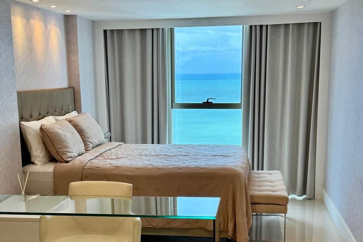 Deluxe Apartment, Beach View | 1 bedroom, hypo-allergenic bedding, individually decorated