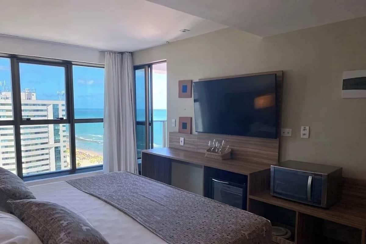 Apartamento clásico, vistas al mar | Ropa de cama hipoalergénica y decoración individual