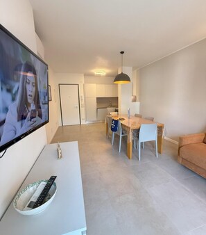 Living room - Elegant and Luminous Apartment With Terrace (San Michele al Tagliamento)