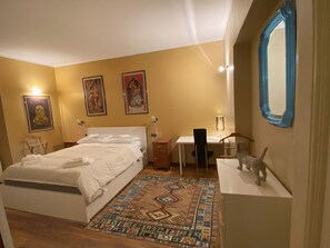 1 bedroom, pillowtop beds, desk, blackout drapes - VFH Stylish Boutique Apartment Central (Milan)