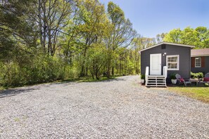 Exterior - Peaceful 1BR Apartment for Extended Stays in Huntersville (Huntersville)