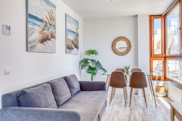 Comfort Apartment, Sea View | Living area | 40-inch LCD TV with cable channels - Apartamentos Donato Vista Mar by Croma (Estepona)