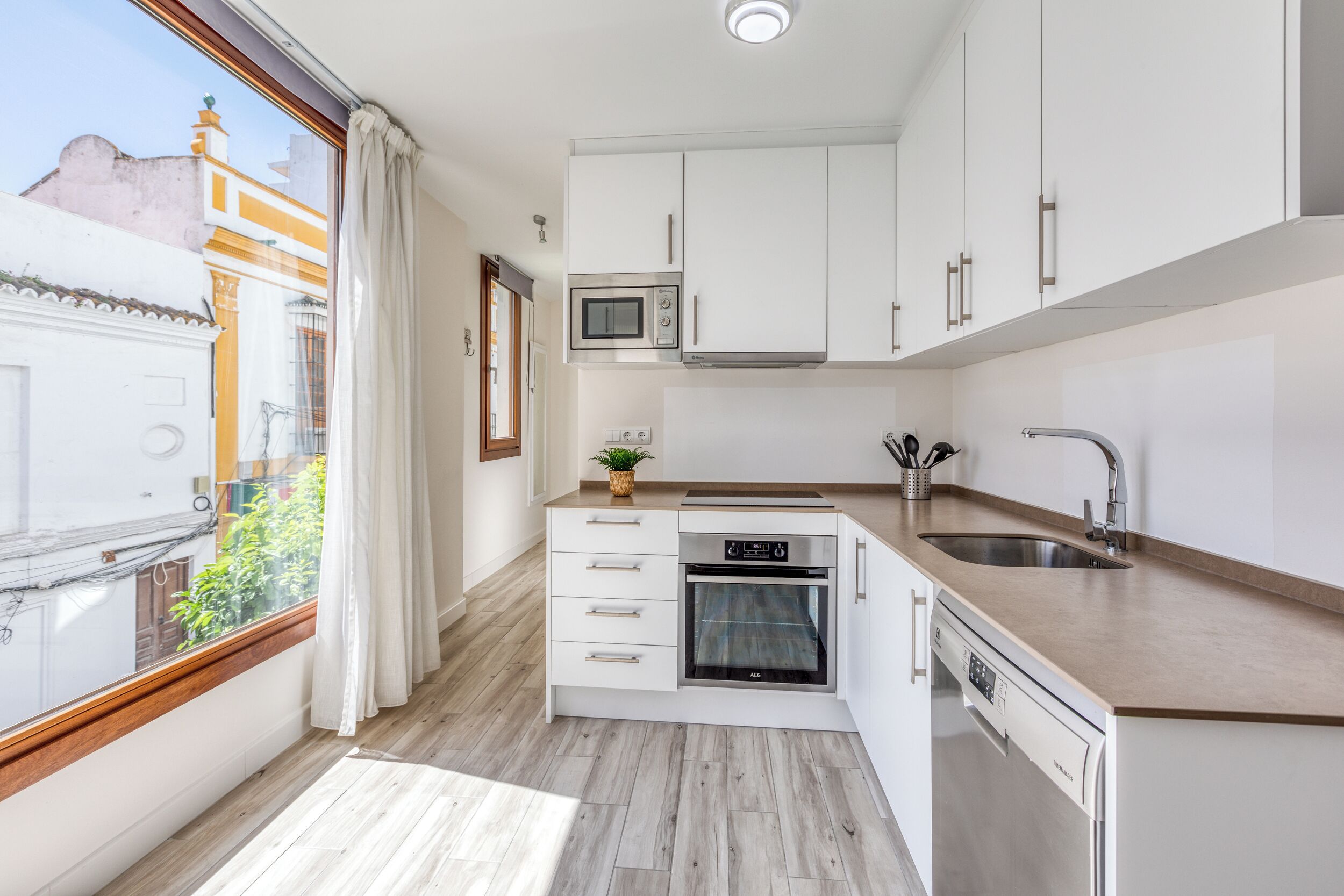 Comfort Apartment, Sea View | Private kitchen | Full-size fridge, microwave, oven, stovetop