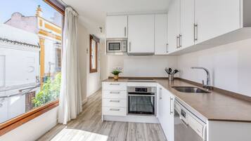 Comfort Apartment, Sea View | Private kitchen | Full-size fridge, microwave, oven, stovetop