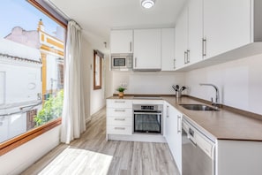 Comfort Apartment, Sea View | Private kitchen | Full-size fridge, microwave, oven, stovetop