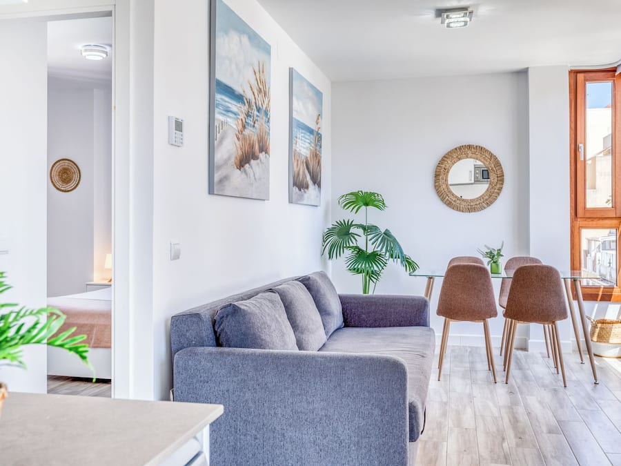 Apartamento conforto, vista para o mar | Área de estar | TV LCD 40 polegadas com canais a cabo