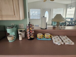 Interior - Boat. Beach. Surf !!! 5 Min from NSB. Walk to Little Beach on Intercoastal. (Edgewater)