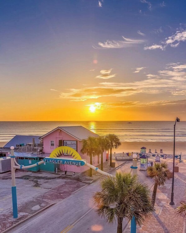 Beach - Boat. Beach. Surf !!! 5 Min from NSB. Walk to Little Beach on Intercoastal. (Edgewater)