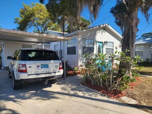 Property grounds - Boat. Beach. Surf !!! 5 Min from NSB. Walk to Little Beach on Intercoastal. (Edgewater)