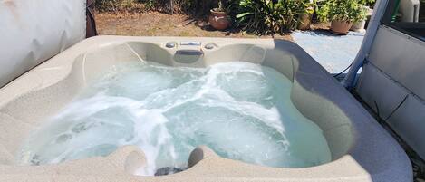 Bain à remous extérieur