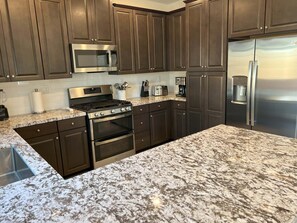 Micro-ondes, four, plaque de cuisson, lave-vaisselle