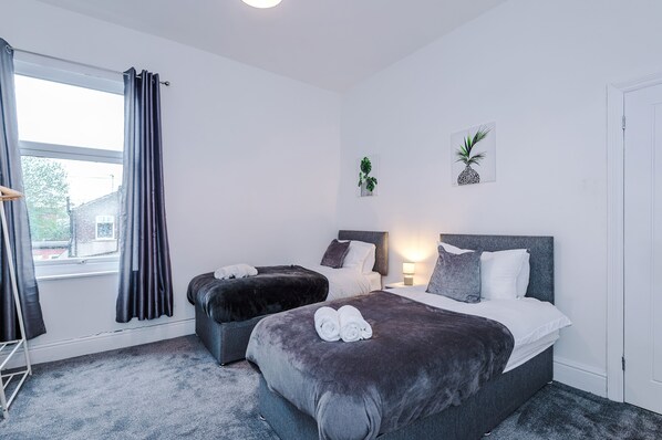 3 bedrooms, iron/ironing board, free WiFi, bed sheets