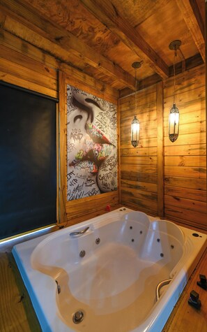 Honeymoon Chalet, Mountain View | Tab spa persendirian