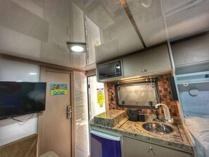 Mobile Basic-Unterkunft, Bergblick | 1 Schlafzimmer, Allergikerbettwaren, individuell dekoriert
