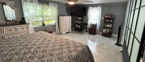 3 bedrooms, iron/ironing board, WiFi, bed sheets