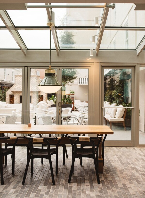 Dining - Charleston Suite | 2 King Beds + Luxe Interiors (Charleston)