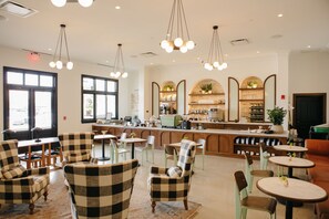 Dining - Charleston Suite | 2 King Beds + Luxe Interiors (Charleston)