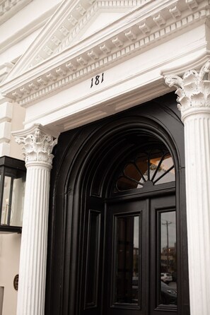 Exterior detail - Charleston Room | 2 King Beds + Spacious Layout (Charleston)