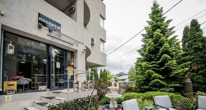 Hotel Jolie Apartments - Large Two-Bedroom Apartment
