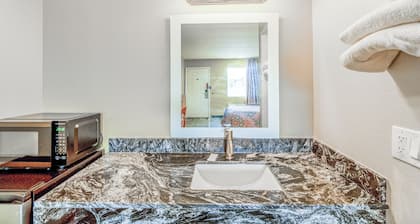Regency Inn By OYO Rockdale TX