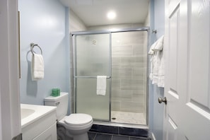 Room, 2 Double Beds, Non Smoking | Bathroom