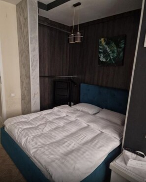 3 habitaciones, tabla de planchar con plancha, wifi y ropa de cama 