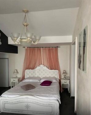 1 slaapkamer, een strijkplank/strijkijzer, wifi, beddengoed