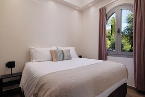 2 عدّة غرف نوم ومكواة/لوح كي وسرير سفر وواي فاي مجانًا