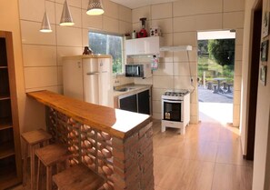 Private kitchen - Country house with outdoor hot tub (São Roque Da Fartura)