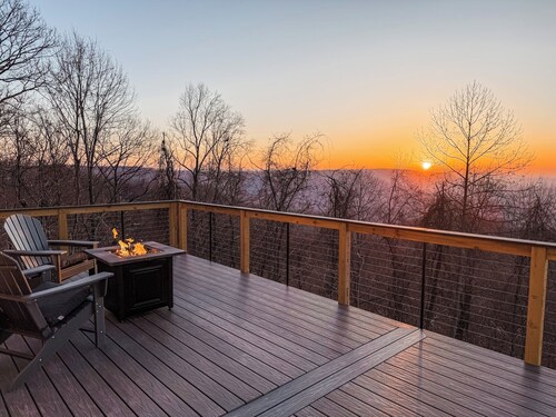Sunrise Mountain Escape - Modern 1 Bed, 1 Bath - Gorgeous Views Near BRPW & I-77