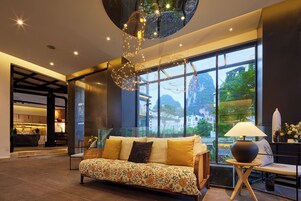 Sala de estar en el lobby