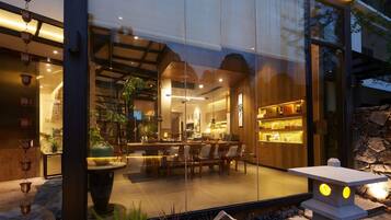 Área de estar no saguão