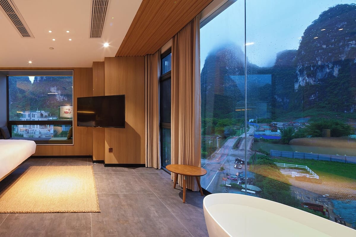 Luxury Suite, River View | In-room safe, blackout drapes, soundproofing, cribs (free)