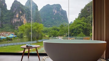 Caja de seguridad en la habitación y decoración personalizada