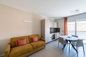 Appartement, 1 chambre, balcon, vue ville | Salle de séjour