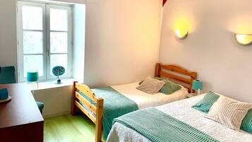 1 chambre, lit parapluie, Wi-Fi gratuit, draps fournis