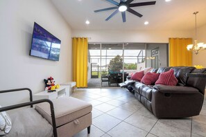 Comfort Townhome | Living room