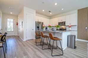 Superior Townhome | Private kitchen
