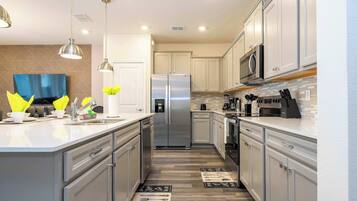 Superior Townhome | Private kitchen
