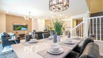 Superior Townhome | Dining room