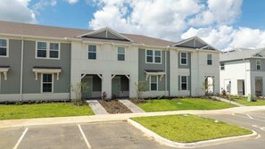 Vista frontal de la propiedad