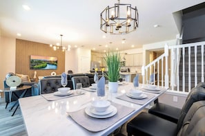 Superior Townhome | Dining room