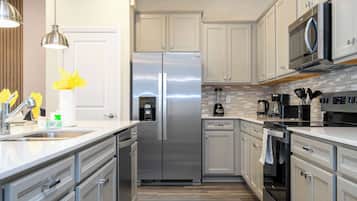 Superior Townhome | Private kitchen | Fridge, oven, stovetop, dishwasher