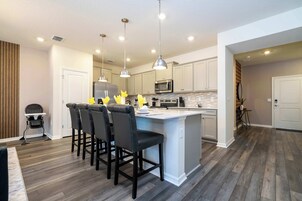 Refrigerador, horno, placa de cocina, lavavajillas