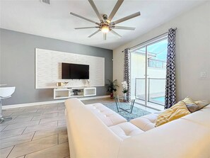 Superior Townhome | Living area