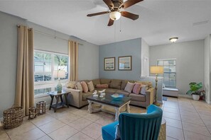 Superior Townhome | Living area