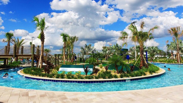A swimming pool surrounded by palm trees and a clear blue sky. - Wonderful 4Bd With Pool At Storey Lake Resort 4819 (Kissimmee)