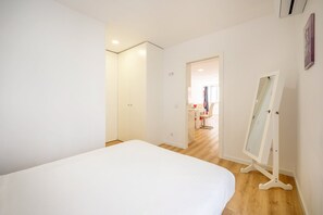 1 slaapkamer, een strijkplank/strijkijzer, internet, beddengoed